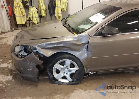 2010 Chevrolet Malibu Ls z USA, uszkodzony, nr VIN 1G1ZB5EB8AF241627